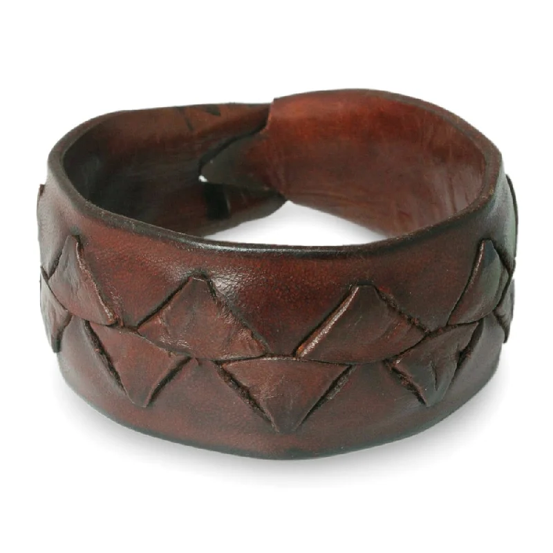 Flint speck bracelet-Handmade Leather Men's 'Ayutthaya Brown' Bracelet (Thailand)