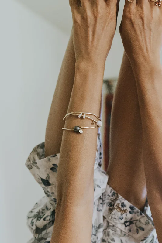 Reused object bracelet-Ti Leaf Bangle - Tahitian Pearl