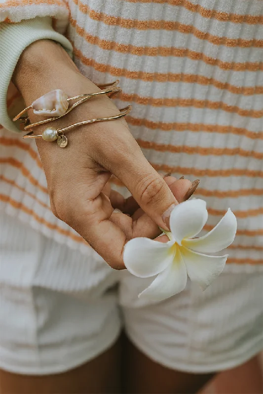 Dotted finish bracelet-Ti Leaf Bangle - Cone Shell