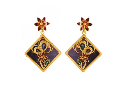 Regency curve earrings-Lovely Diamond Shape Pola Earrings With Intricate Gold Details