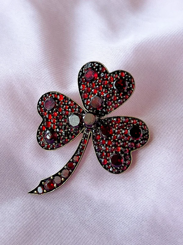 festive brooch-Delightful Edwardian Clover Brooch with Bohemian Garnets